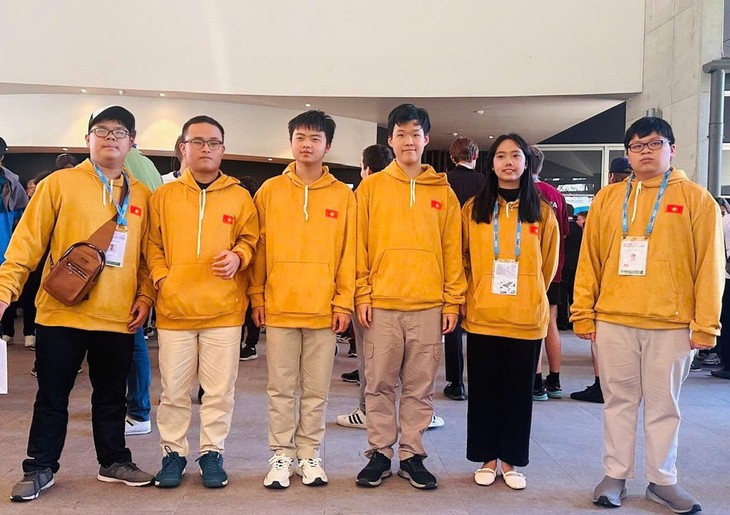 Việt Nam trở lại top 10 Olympic Toán quốc tế (IMO) với 6/6 học sinh giành huy chương - ảnh 1