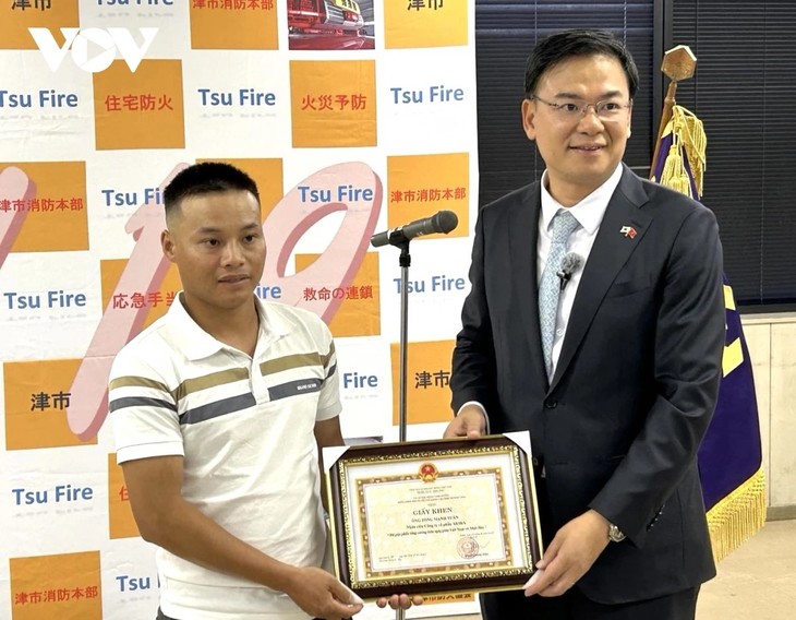 Hai thanh niên Việt Nam được trao bằng khen sau hành động dũng cảm cứu người tại Nhật Bản - ảnh 1
