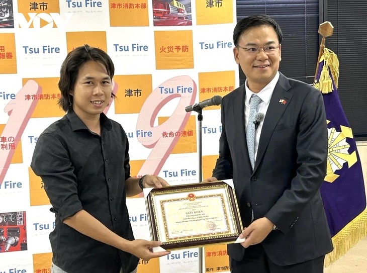 Hai thanh niên Việt Nam được trao bằng khen sau hành động dũng cảm cứu người tại Nhật Bản - ảnh 2