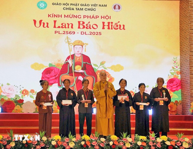 Hàng ngàn tăng ni phật tử tham dự Lễ Vu lan báo hiếu tại Chùa Tam Chúc - ảnh 2