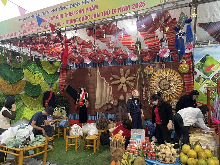 Ném còn -  biểu tượng văn hóa, thắm tình hữu nghị biên cương Việt Nam- Lào- Trung Quốc - ảnh 6