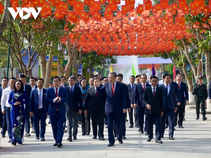 Tổng Bí thư Tô Lâm dâng hương tưởng niệm Chủ tịch Hồ Chí Minh tại Nghệ An - ảnh 1