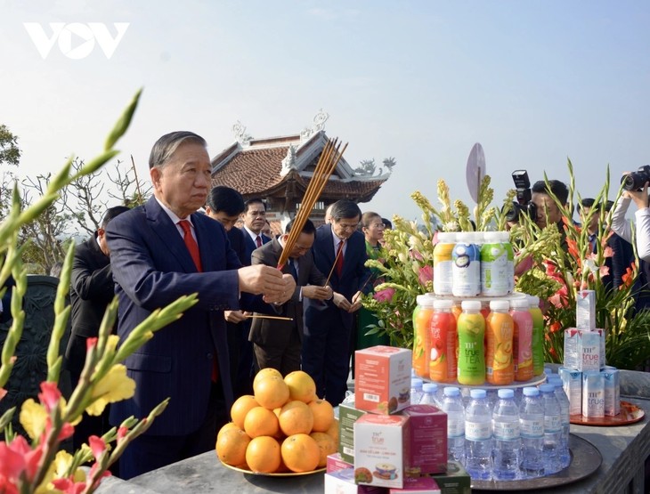 Tổng Bí thư Tô Lâm dâng hương tưởng niệm Chủ tịch Hồ Chí Minh tại Nghệ An - ảnh 2