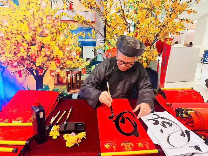 PGS TS. Nguyễn Hồng Hải: “Với tôi, Viết chữ thư pháp là cách tu dưỡng bản thân“ - ảnh 2