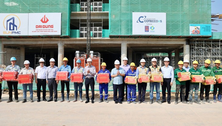 Phó Thủ tướng Nguyễn Chí Dũng thăm, chúc Tết tại công trình phục vụ APEC 2027 - ảnh 1