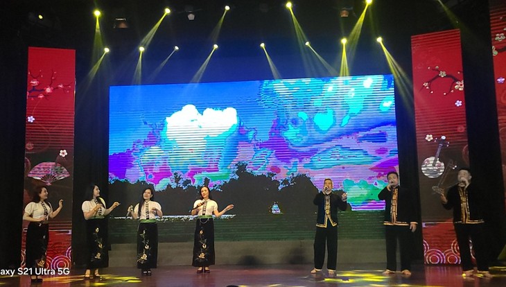 Khi dân ca Việt được cất lên từ những người con xa xứ - ảnh 4