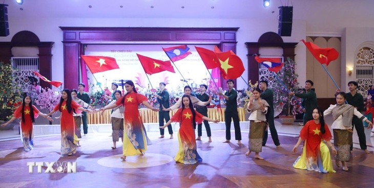 Thành lập Câu lạc bộ Di sản Áo dài Việt Nam tại Lào - ảnh 2