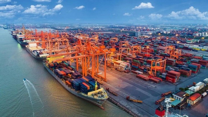 Объём внешней торговли Вьетнама растёт: положительное сальдо торгового баланса составляет около 3 млрд.  - ảnh 1
