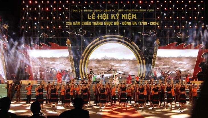  В провинции Биньдинь состоялась торжественная церемония в честь 235-й годовщины победы под Нгокхой-Донгда  - ảnh 1
