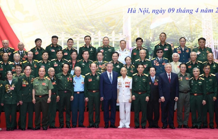 Генсек ЦК КПВ То Лам: Проведение мероприятий в знак признательности и благодарности лицам, имеющим заслуги перед Отечеством - одна из первоочередных политических задач  - ảnh 1