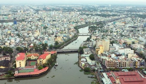 ໂອ້ລົມສົນທະນາກ່ຽວກັບການສົ່ງເສີມການຮ່ວມມືເສດຖະກິດລະຫວ່າງເກີ່ນເທີ,ເຂດທົ່ງພຽງແມ່ນ້ຳຂອງແລະຝະລັ່ງ - ảnh 1