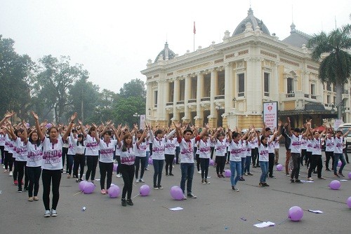 ການເຈລະຈາຊຸກຍູ້ຄວາມຮັບຮູ້ກ່ຽວກັບຄວາມສະເໝີພາບລະຫວ່າງຍິງ-ຊາຍຢູ່ຫວຽດນາມ - ảnh 1