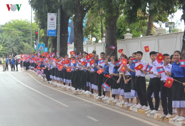 ພິ​ທີ​ຕ້ອນ​ຮັບ​ທ່ານ​ເລ​ຂາ​ທິ​ການ​ໃຫຍ່​ຫງວຽນ​ຟູ໋​ຈ້ອງ​ຢູ່​ວຽ​ງ​ຈັນ - ảnh 5