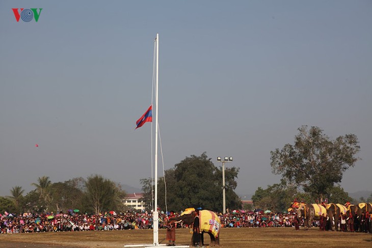 ງານມະຫາກຳບຸນຊ້າງໄຊຍະບູລີ 2017 ທີ່ເປັນເອກະລັກສະເພາະຂອງລາວ - ảnh 14