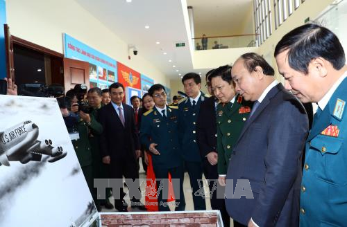 阮春福出席河内空中奠边府大捷45周年纪念大会 - ảnh 1