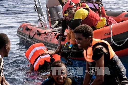 Spanyol menyelematkan ratusan migran  di Laut Tengah - ảnh 1