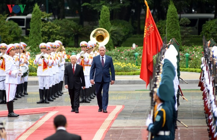 阮富仲主持仪式欢迎古巴国务委员会主席兼部长会议主席迪亚斯-卡内尔访越 - ảnh 1