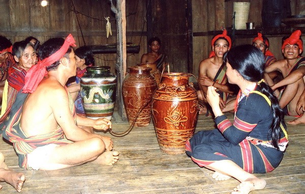 ពិធីមង្គលការ-តភ្ជាប់សេចក្ដីស្រឡាញ់របស់ជនជាតិ Xo Dang - ảnh 1