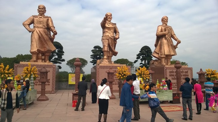 ទស្សនាមណ្ឌលកេរដំណែល Bach Dang Giang នៅ​ Hai Phong - ảnh 1