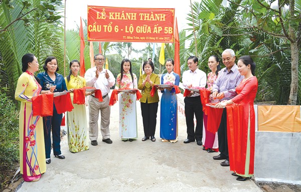 លោក Trinh Van Y អ្នកជំនាញខាងលុបបំបាត់ស្ពានចាស់កសាងស្ពានថ្មីជូនដល់ប្រជាជន - ảnh 2