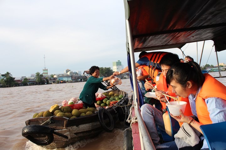 ទៅទស្សនាផ្សារអណ្ដែតទឹក Cai Rang នៅទីក្រុង Can Tho - ảnh 2