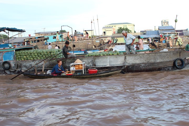 ទៅទស្សនាផ្សារអណ្ដែតទឹក Cai Rang នៅទីក្រុង Can Tho - ảnh 1