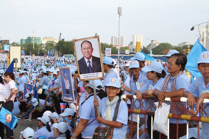 ថ្ងៃចុងក្រោយនៃយុទ្ធនាការឃោសនារកសម្លេងឆ្នោតនៅកម្ពុជា - ảnh 8