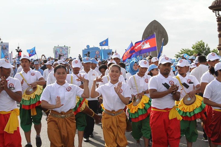 ថ្ងៃចុងក្រោយនៃយុទ្ធនាការឃោសនារកសម្លេងឆ្នោតនៅកម្ពុជា - ảnh 7