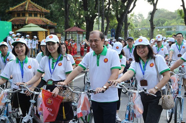 ទិវាគ្រួសារអាស៊ាន ២០១៧ ការតភ្ជាប់រង្វង់ដៃអាស៊ាន - ảnh 1