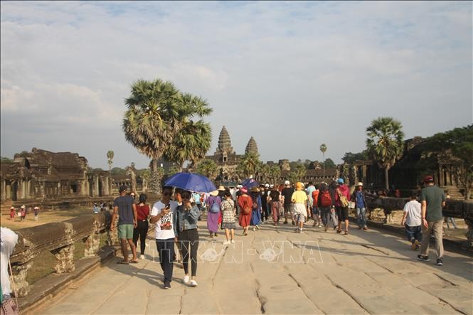 កម្ពុជាទទួលបានភ្ញៀវទេសចរជិត ១ លាននាក់ក្នុងឱកាសបុណ្យតេតប្រពៃណី - ảnh 1