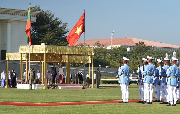 ប្រធានាធិបតីមីយ៉ាន់ម៉ាអញ្ជើញធ្វើជាអធិបតីក្នុងពិធីទទួលនាយករដ្ឋមន្ត្រីវៀតណាមលោក Nguyen Xuan Phuc - ảnh 1