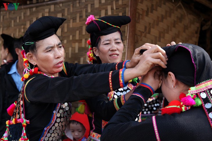 ពិធីបុណ្យបោះអង្គុញដើមឆ្នាំនៅទន្លេ Da ខាងលើ - ảnh 15