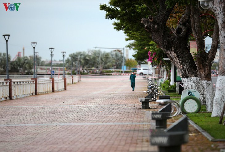 ទីក្រុង Da Nang មួយដ៏ស្វាហាប់ប៉ុន្តែឥឡូវនេះស្ងប់ស្ងាត់ក្នុងបរិបទនៃការីករាលដាលជំងឺ Covid-19 - ảnh 8