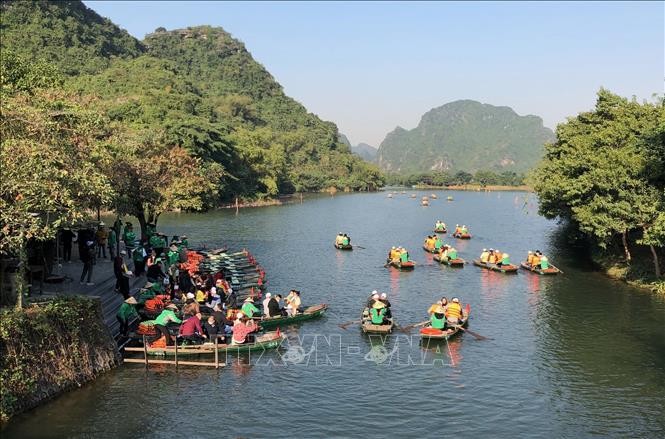 ឆ្នាំទេសចរណ៍ជាតិ ២០២១ ខេត្ត Ninh Binh ខិតខំប្រឹងប្រែងទទួលស្វាគមន៍ភ្ញៀវទេសចរចំនួន ៧ លាននាក់ - ảnh 1