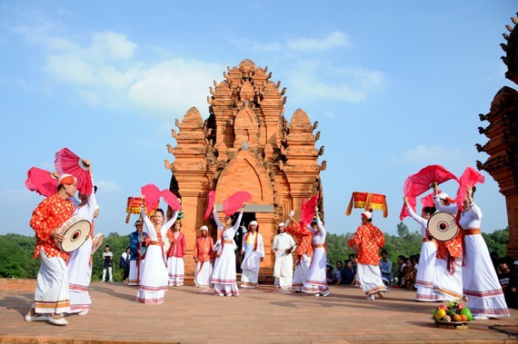 វប្បធម៌ចម្រុះ ដើម្បីសន្ទនានិងការអភិវឌ្ឍន៍ - ảnh 9