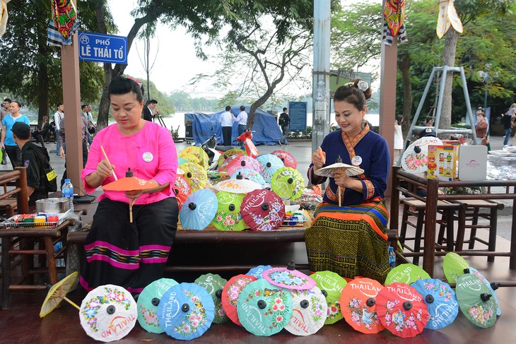 ឆ័ត្រ Bo Sang លក្ខណៈវប្បធម៌របស់ខេត្ត Chiangmai ប្រទេសថៃ - ảnh 1