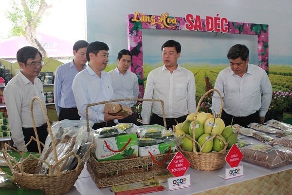 វេទិកា OCOP ខេត្ត Dong Thap និងខេត្តក្រុងនានានៅតំបន់ដីសណ្ដទន្លេ Cuu Long ឆ្នាំ ២០២១ - ảnh 1