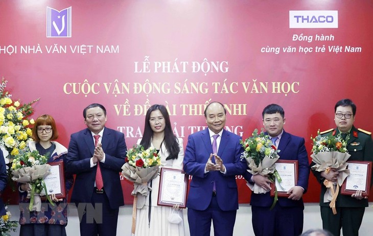 ប្រធានរដ្ឋ លោក Nguyen Xuan Phuc៖ សង្គមទាំងមូលគួរតែផ្តល់អ្វីដែលល្អបំផុតដល់កុមារ ដើម្បីអនាគតរបស់ប្រទេសជាតិ - ảnh 1