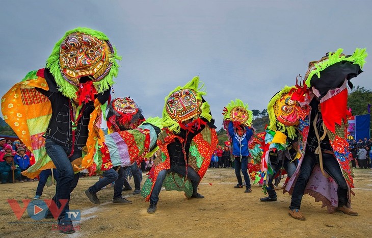 របាំលោតម៉ុងសាយក្បាលតោមុខឆ្មាដ៏វិសេសវិសាលអំណរនិទាឃរដូវ - ảnh 1