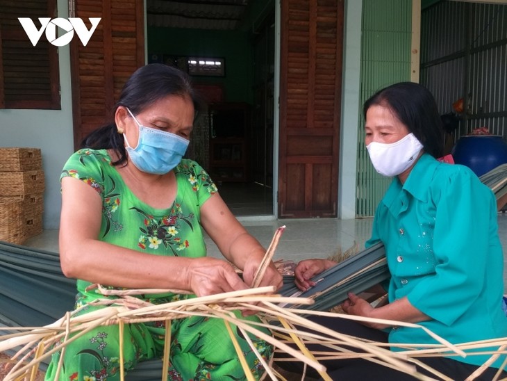 ទម្រង់ប្រកបរបរត្បាញកំប្លោករបស់ប្រជាជនខេត្ត Soc Trang - ảnh 1