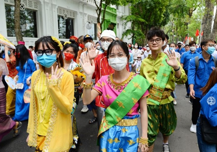 យុវវ័យអាស៊ានរួបរួមគ្នា “ដើម្បីអាស៊ីអាគ្នេយ៍មួយកាន់តែខ្លាំងក្លា” - ảnh 2