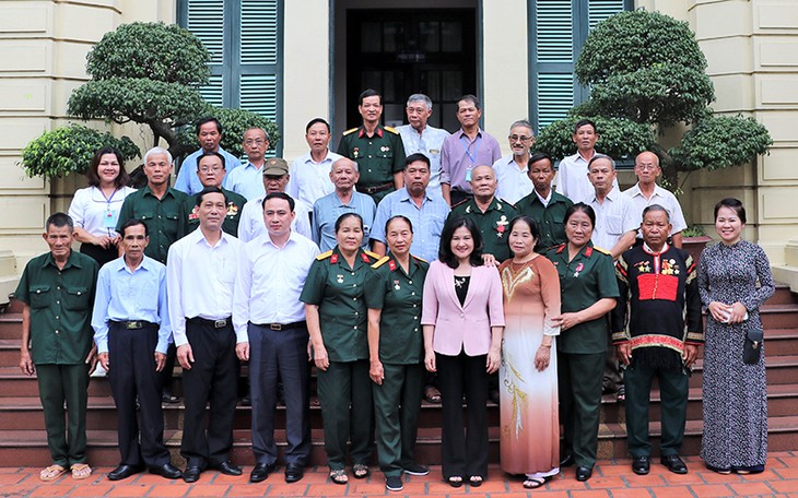 សកម្ម​ភាព​ជា​ច្រើនដើម្បី​​អប់អរ​សាទរខួប​លើក​ទី​៧៥ ឆ្នាំនៃ​ទិវា​​យុទ្ធជនពិ​ការ- យុទ្ធ​ជនពលី - ảnh 1