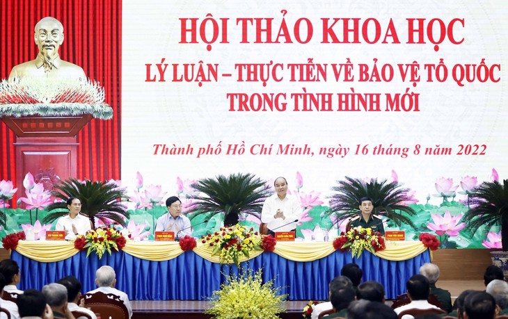 ប្រធានរដ្ឋវៀតណាម លោក Nguyen Xuan Phuc៖ លើកកម្ពស់សមត្ថភាព ​និងកម្លាំងពលំការពារជាតិ សន្តិសុខ ការពារមាតុភូមិក្នុងលក្ខខ័ណ្ឌប្រវត្តិសាស្ត្រថ្មី - ảnh 1