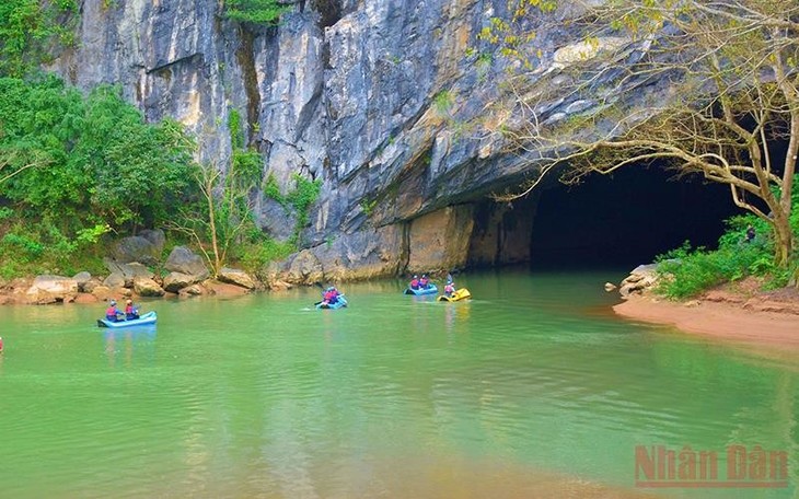 អញ្ជើញទស្សនា Quang Binh - គោលដៅទេសចរណ៍រូងភ្នំដ៏ស្រស់ស្អាតបំព្រង - ảnh 1