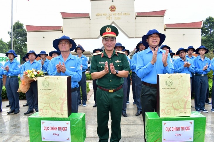 ក្រុមជំនាញយោធភូមិភាគទី៧ ចេញដំណើរស្វែងរកអដ្ឋិធាតុយុទ្ធជនពលី - ảnh 1