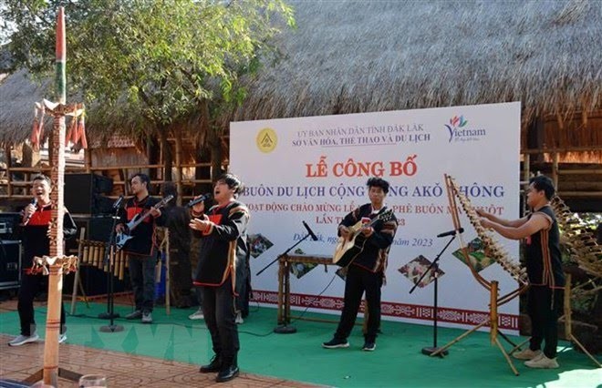 អភិវឌ្ឍន៍ទេសចរណ៍សហគមន៍ Akŏ Dhong - ភូមិដ៏ស្រស់ស្អាតបំផុតនៅ Dak Lak - ảnh 1