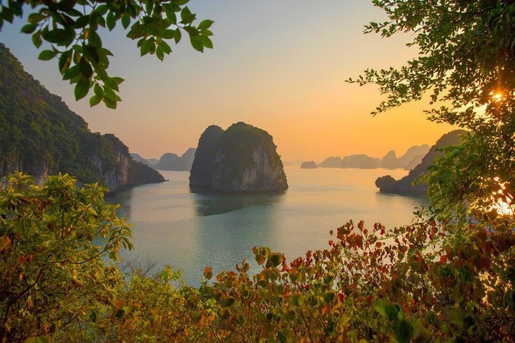 ឈូងសមុទ្រ Ha Long ស្ថិតក្នុងចំណោមគោលដៅស្រស់ស្អាតបំផុតទាំង ២៥ នៅលើពិភពលោក - ảnh 2