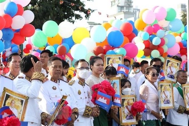 វៀតណាមអបអរសាទរខួបលើកទី ៧០ នៃទិវាបុណ្យឯករាជ្យជាតិនៃព្រះរាជាណាចក្រកម្ពុជា - ảnh 1