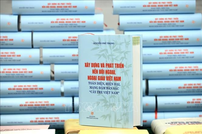 សៀវភៅរបស់លោកអគ្គលេខាបក្ស៖ “ត្រីវិស័យ” សម្រាប់សកម្មភាពកិច្ចការបរទេស - ảnh 1