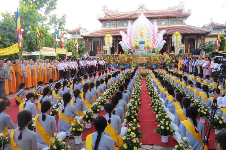 រដ្ឋគោរពនិងការពារសេរីភាពនៃជំនឿ និងសាសនារបស់ប្រជាជនគ្រប់រូប - ảnh 1